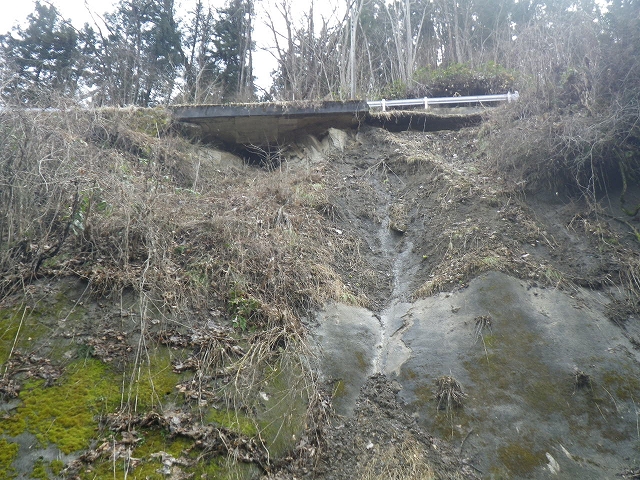 道路法面防災工事　久木