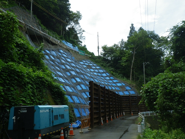 道路法面防災工事　久木