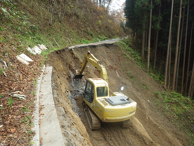 林道施設災害復旧事業　上和桐山線1号