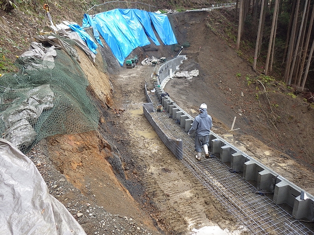 林道施設災害復旧事業　上和桐山線1号