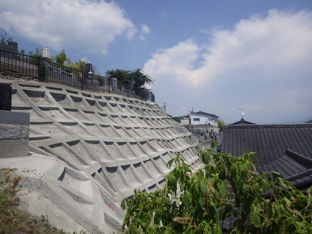 急傾斜地崩壊対策工事　長野市小市 称名寺上