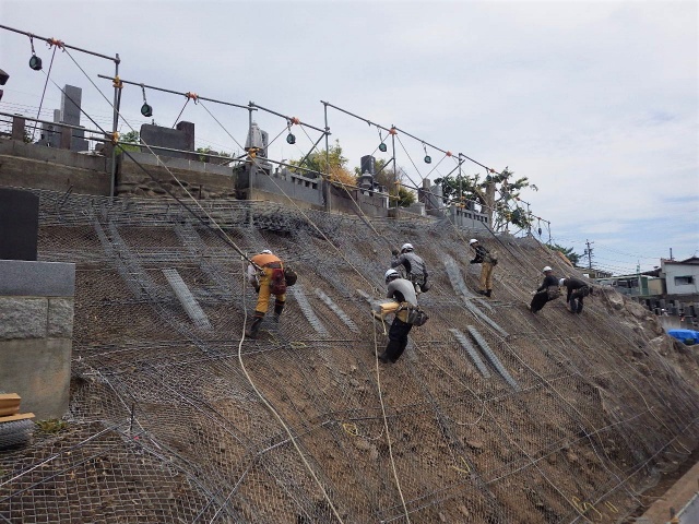 急傾斜地崩壊対策工事　長野市小市 称名寺上