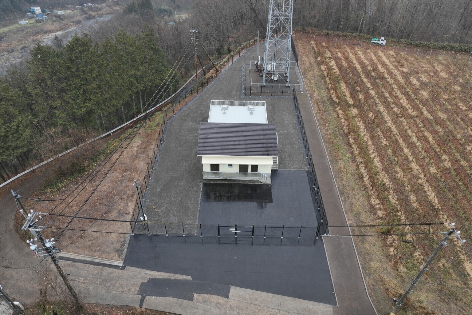国補 信州新町鹿道･日名水系統合配水池(土木)新設工事