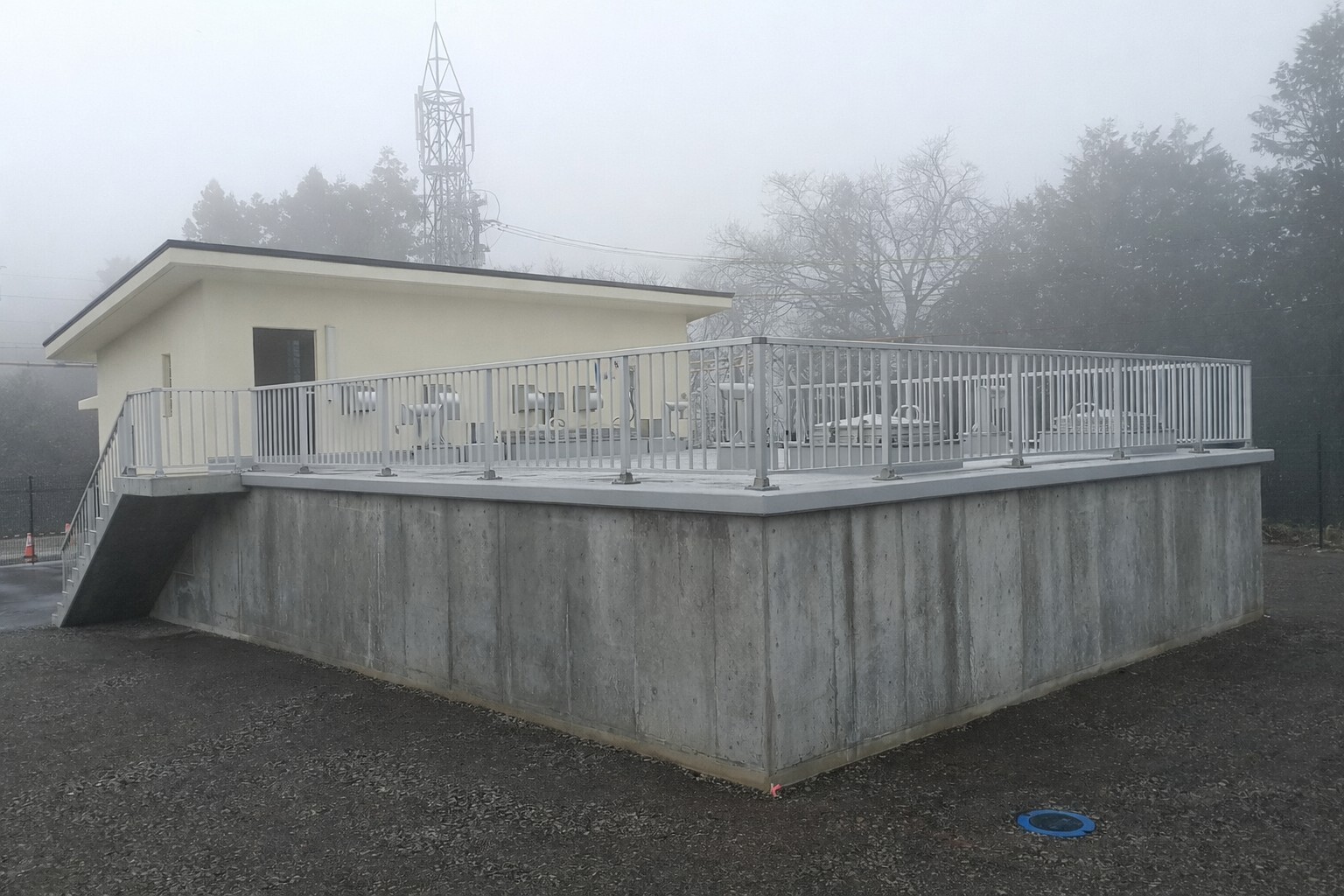国補 信州新町鹿道･日名水系統合配水池(土木)新設工事