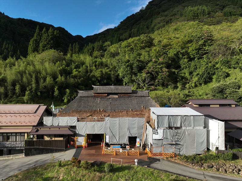 やきもち家様茅葺屋根葺替え工事