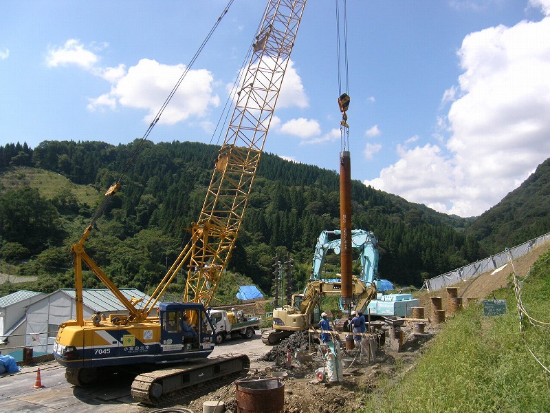 治水ダム建設に伴う地すべり対策工事　浅川一ノ瀬（1）