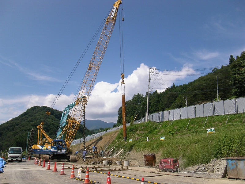 治水ダム建設に伴う地すべり対策工事　浅川一ノ瀬（1）